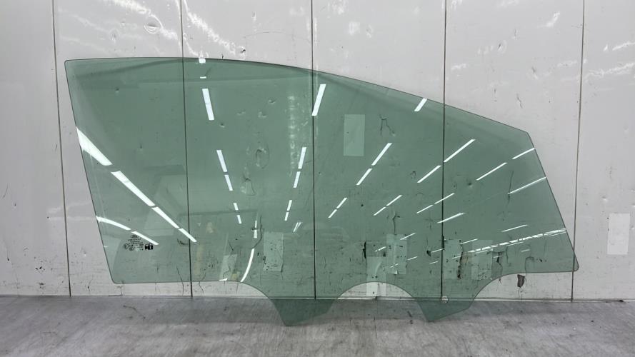 Vitre avant droit FORD FIESTA 7 PHASE 1 Essence