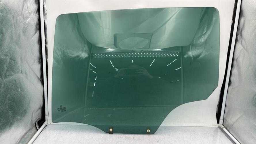 Vitre arriere gauche PEUGEOT 207 PHASE 1 BREAK Diesel