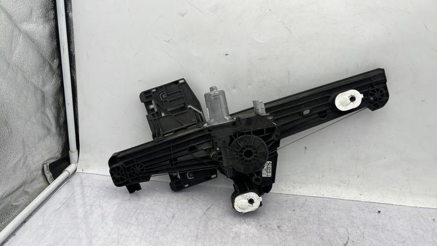 Leve vitre electrique arriere droit PEUGEOT 208 2 PHASE 1 Essence