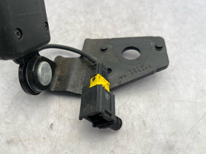 Attache ceinture arriere gauche CITROEN C4 2 PHASE 1 Diesel