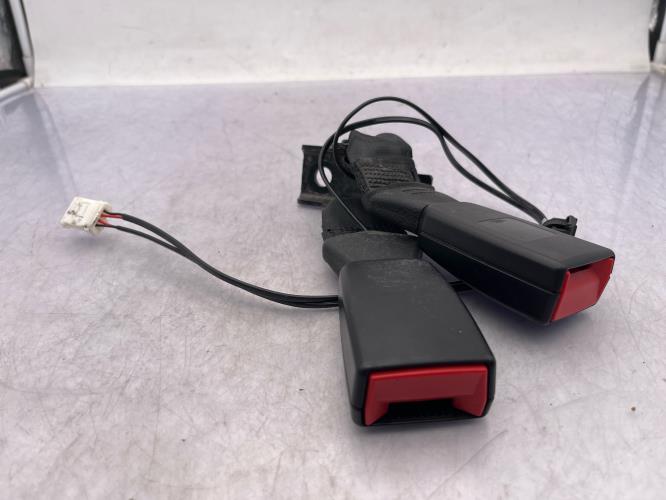 Attache ceinture arriere droit CITROEN C4 CACTUS Essence