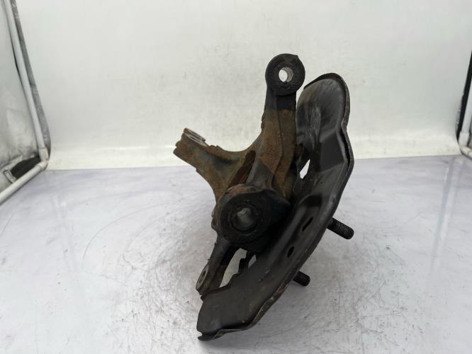 Fusee avant droit TOYOTA YARIS 2 PHASE 2 Diesel