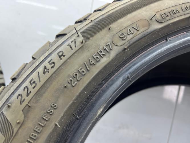 Pneu VOLKSWAGEN GOLF SPORTSVAN PHASE 1 Essence