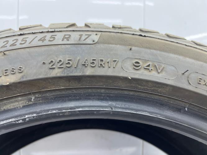 Pneu VOLKSWAGEN GOLF SPORTSVAN PHASE 1 Essence