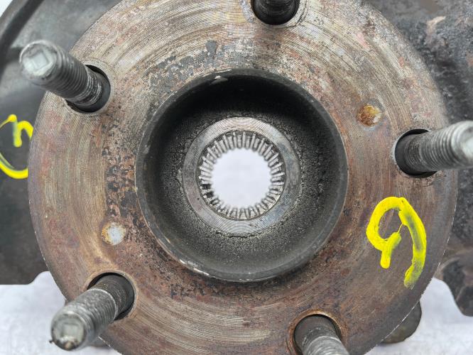 Fusee avant gauche TOYOTA AURIS 1 PHASE 1 Diesel