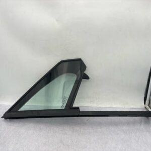 Custode avant droit (porte) PEUGEOT 208 1 PHASE 1 Diesel