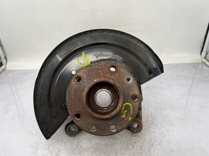 Fusee avant gauche DACIA DUSTER 1 PHASE 1 Diesel