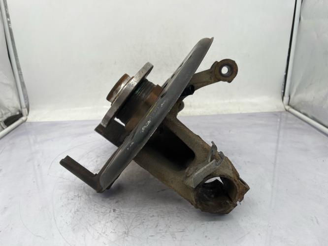 Fusee avant droit VOLKSWAGEN GOLF 5 Diesel