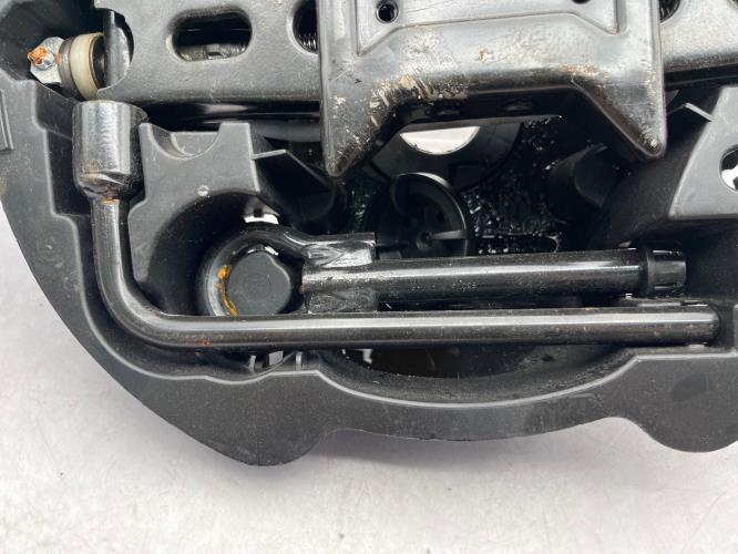Cric (Ensemble depannage) RENAULT TWINGO 2 PHASE 1 Essence