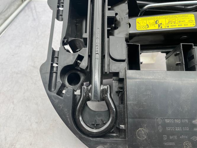 Cric (Ensemble depannage) RENAULT CLIO 3 PHASE 2 Diesel