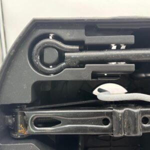 Cric (Ensemble depannage) CITROEN DS3 PHASE 1 Essence