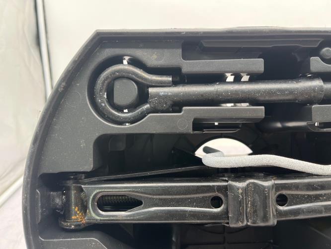 Cric (Ensemble depannage) CITROEN DS3 PHASE 1 Essence