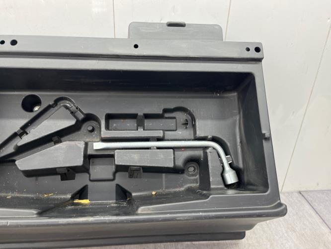 Cric (Ensemble depannage) TOYOTA VERSO PHASE 1 Diesel