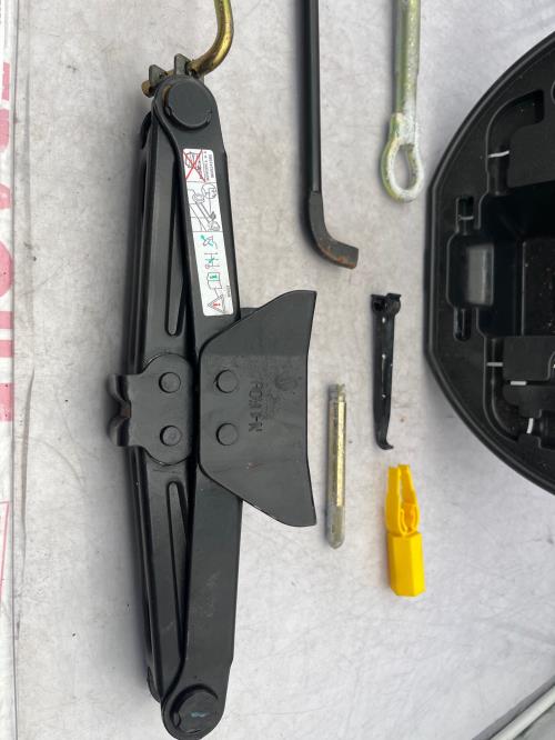 Cric (Ensemble depannage) CITROEN C4 1 PHASE 1 Essence