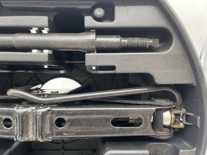 Cric (Ensemble depannage) PEUGEOT 207 PHASE 2 Essence