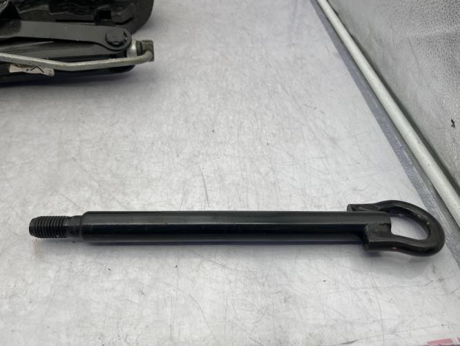 Cric (Ensemble depannage) RENAULT MEGANE 3 PHASE 1 BREAK Diesel