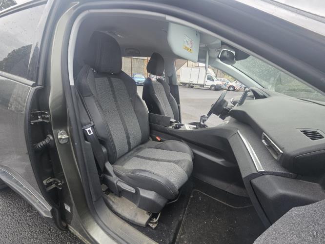 Tableau de bord PEUGEOT 5008 2 PHASE 1 Essence