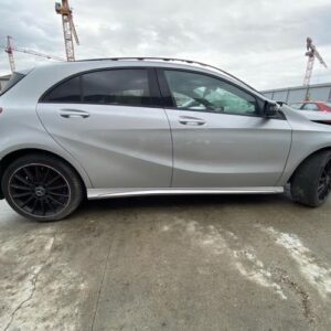 Porte avant droit MERCEDES CLASSE A 176 PHASE 1 Essence