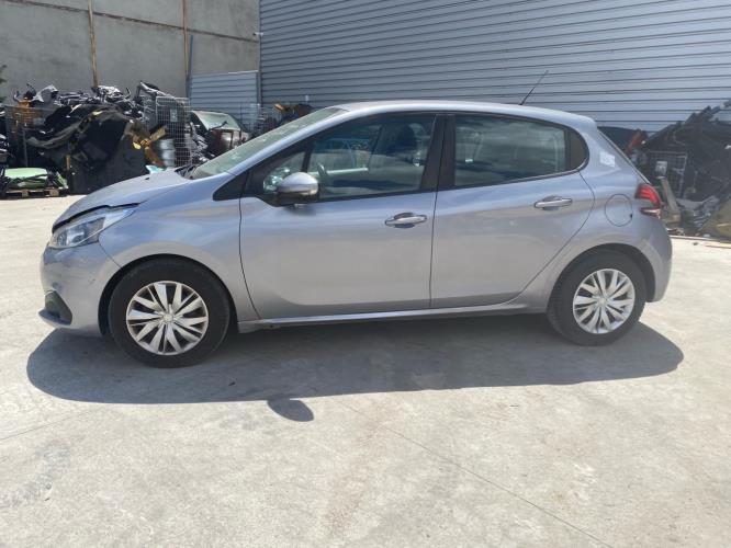 Porte avant gauche PEUGEOT 208 1 PHASE 2 Essence