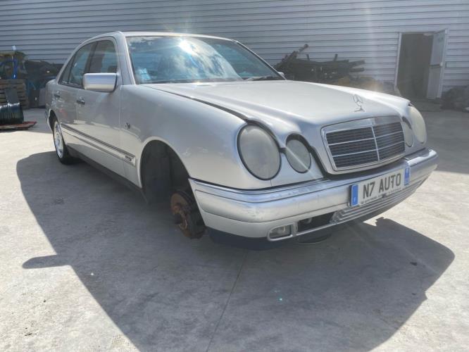 Pare choc avant MERCEDES CLASSE E 210 PHASE 1 Essence