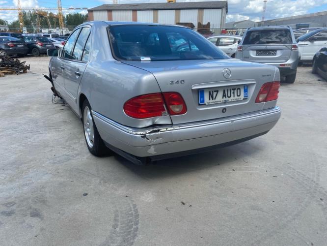 Aile arriere gauche MERCEDES CLASSE E 210 PHASE 1 Essence