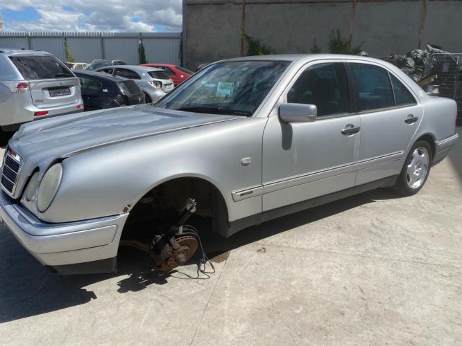 Porte avant gauche MERCEDES CLASSE E 210 PHASE 1 Essence