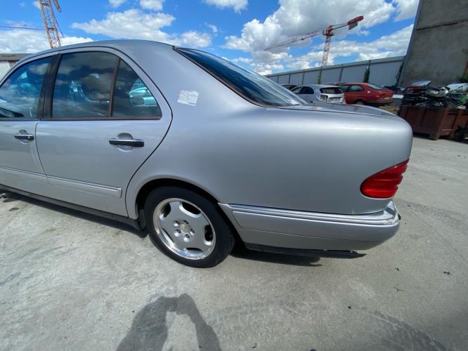 Porte arriere gauche MERCEDES CLASSE E 210 PHASE 1 Essence