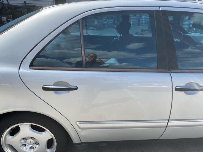Porte arriere droit MERCEDES CLASSE E 210 PHASE 1 Essence