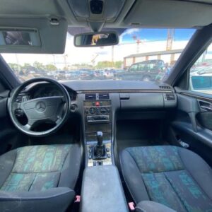 Interieur complet MERCEDES CLASSE E 210 PHASE 1 Essence