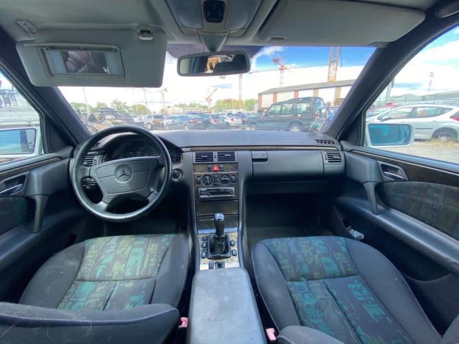 Interieur complet MERCEDES CLASSE E 210 PHASE 1 Essence