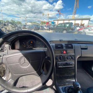 Tableau de bord MERCEDES CLASSE E 210 PHASE 1 Essence