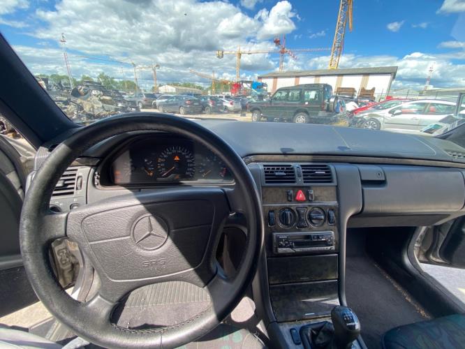 Tableau de bord MERCEDES CLASSE E 210 PHASE 1 Essence
