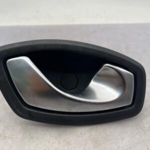 Poignee interieur avant droit RENAULT MEGANE 3 PHASE 1 Essence