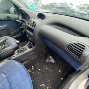 Tableau de bord PEUGEOT 206 PHASE 1 Essence