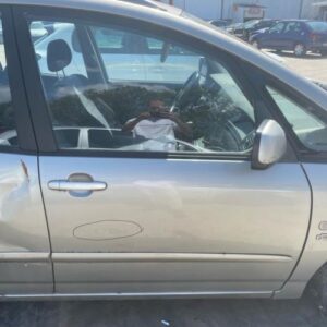 Porte avant droit TOYOTA COROLLA VERSO 1 Diesel