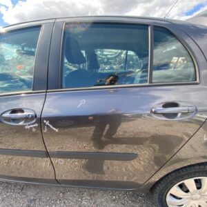 Porte arriere gauche TOYOTA YARIS 2 PHASE 1 Essence